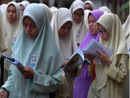 Sejumlah remaja yang sebagian besar merupakan pelajar sekolah menengah atas dan sekolah menengah… Himpunan Gambar Gelagat Pelajar Hari Pertama Spm Ada 50 Gambar Rencana Gps Bestari