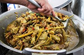 * ayam kampung 1 ekor (lalu dipotong menjadi 16 bagian) * memarkan 2 batang serai * penyedap masakan rasa ayam 1 bungkus * bawang putih sebanyak 6 butir. Mencoba Nikmatnya Rica Rica Mentok Khas Bu Suhar Bareng