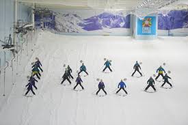 A single group lesson lasts 2 hours and has a maximum of 10 per instructor. Locations