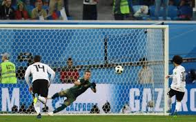 Marque et enregistre des buts pour remporter le trophée de la coupe. Coups Francs Penaltys Corner Les Coups De Pied Arretes Armes Fatales Du Mondial 2018 Le Parisien