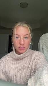 Sydney Crowe's Instagram, Twitter & Facebook