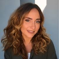 Shana Kemp's Instagram, Twitter & Facebook