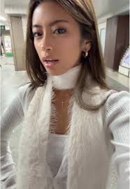 Chic White Outfit Inspiration at the Subway Station