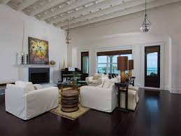 Framing the living area is a traditional area rug, adding a little texture and pattern into the space. 39 Beautiful Living Rooms With Hardwood Floors Designing Idea