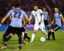 La mejor app de fútbol argentino! Uruguay Y Argentina No Se Hacen Dano Chicago Tribune