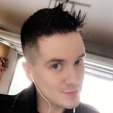 Evan Tyler Wales (@gaybabygiraffe)