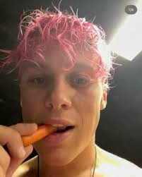 josh macqueen is insanely attractive.