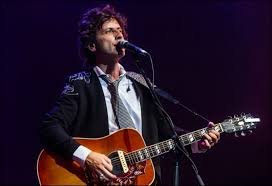 En marzo de 2004 publica, también con universal, canciones para llevar, cuyos temas habían sido compuestos casi en su totalidad en madrid el año anterior y grabados en los estudios circo beat, acompañado por matías sorokin (guitarra y coros), diego olivero (teclado), marcelo novati (batería) y matías eisenstaedt (bajo y coros). Coti En La Plata El Saber Por Que Y Donde Nacio Una Cancion Es La Esencia De Este Show 0221