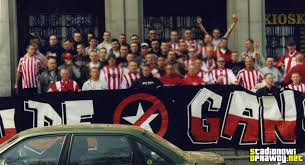 Levski sofia and cracovia hooligans clashed in a mass fight in the slovakian capital of bratislava on wednesday. Cracovia Zgody Uklady Kosy Grupy Grill I Inne