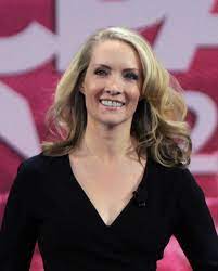 Dana Perino Smart And Beautiful Is A Deadly Combo Dana Perino News Anchor Female News Anchors