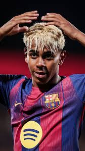 Lamine Yamal se vuelve a poner la corona 👑 , No le pueden las críticas al chaval🔥, #lamineyamal #celebracion #corona #fcbarcelona