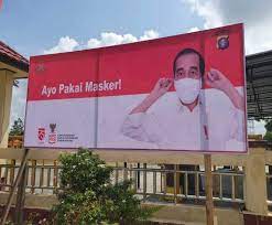 Pengertian reklame adalah suatu tindakan yang ditujukan untuk menarik perhatian orang atas suatu jenis barang atau jasa dengan cara membangkitkan minat dan kemauan seseorang untuk memiliki atau memakai jasa tersebut. Jenis Jenis Reklame Beserta Pengertian Gambar Dan Contohnya Bangmaul Com