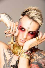 Bam bam twist, 16 marzo, me ne frego, c'est la vie, sweet dreams, maleducata, thoiry remix (samba trap vol. Achille Lauro Che Trasformazione Il Cantante Cambia Stile Di Nuovo
