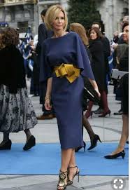 Cerimonia si propone abiti eleganti, abiti da sera, chic ma anche di pret a porter adatti a tutte le occasioni. Mamme Degli Sposi O Invitate A Nozze L Abito Da Cerimonia 8 Idee Per Essere Chic E Risparmiare La Fata Madrina Alessandra Cristiani
