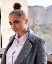 Your confidence level and elegance will multiply with these. 12 Best Business Hairstyles For Women 2021 Trends