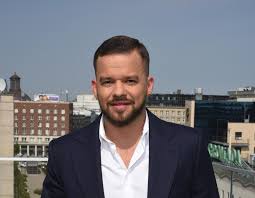 Próbowałam z nim na ten temat rozmawiać, ale jakoś mnie zbył. Michal Pirog Adoptowal Chlopca Z Malezji Mozecie Mowic Mi Tato Eska Pl
