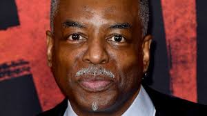 Levar's narration blends with gorgeous soundscapes to bring stories by neil gaiman, haruki murakami, octavia butler, ray bradbury and more to life. Levar Burton Thanks Fans For Petition Calling For Him To Be Next Jeopardy Host Gma