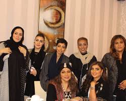 أضحي بـ«أجري» من أجل دور مميز وُمنتج يحترمني، جريدة الوطن، دخل في 3 أبريل 2012. Ù†Ø¬Ù…Ø§Øª Ù…Ø³Ø±Ø­ÙŠØ© Ø¨Ù†Ø§Øª Ø³ÙŠÙ„ÙÙŠ Ø§Ù„Ù†Ø³Ø§Ø¦ÙŠØ© ÙˆØ§Ù„Ù…Ø´Ø§Ø±ÙƒØ§Øª Ø¨Ù…Ø±ÙƒØ² Ø§Ù„Ù…Ù„Ùƒ ÙÙ‡Ø¯ Ø§Ù„Ø«Ù‚Ø§ÙÙŠ ÙŠÙ‚Ø¯Ù…Ù† Ø´ÙƒØ±Ù‡Ù† Ù„ÙˆØ²ÙŠØ± Ø§Ù„Ø«Ù‚Ø§ÙØ© ÙˆØ§Ù„Ø¥Ø¹Ù„Ø§Ù… Ø£Ø¶ÙˆØ§Ø¡ Ø§Ù„ÙˆØ·Ù†
