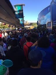 Disneyland In December Best Worst Days To Go Is It Packed Real Time Crowd Tracking Isitpacked Com