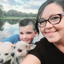 Keurig machine Needs a little clean Lid is missing (view picture)