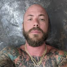 Dustin Halverson's Instagram, Twitter & Facebook