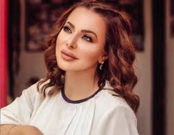 سوزان نجم الدين احتفلت بعيد ميلاد ابنتها سارة وشاركت متابعيها عبر حسابها انستغرام بصور لابنتها الشابة من اجواء الاحتفال وعلقت عليها قائلة: Ixx2rmnj U1nfm