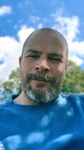 What does a person's mains say about them?