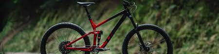Trek's slash 9.8 enduro race weapon gets a new carbon fiber frame and rockshox suspension for 2015, but is it a better bike than last year's version? Trek Slash 8 Review The Return Of The Champion Enduro Mountainbike Magazine