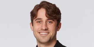 Hello, i'm here to introduce you to the internet's newest crush, bachelorette contender greg grippo!during the premiere of the 17th season of the show on monday night, grippo made the new. Bachelorette Greg Grippo S Age Instagram Job Hometown More