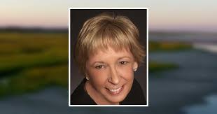 Anne Correll's Instagram, Twitter & Facebook