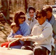 John F Kennedy And His Family On Skis Jacqueline Kennedy Jfk Jr Carolyn Bessette Kennedy Style