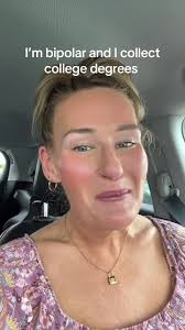 Bipolaridad y Coleccionismo de Títulos Universitarios