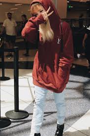 Ariana grande is one of the cute celebrities. Ariana Grande Casual Outfits 2017 Cat Valentine Cute Ariana Grande S Outfits Ariana Grande Ariana Grande S Outfits Baby I