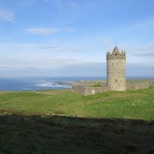 Near doolin, county clare, ireland description doonagore castle is situated on a hill about half way between the village of doolin and the cliffs of moher on the county clare coast. Pete S Irish Lighthouses Doonagore Castle Doolin