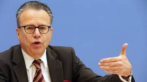 Frank-Jürgen Weise: Privates Ölprojekt in Albanien setzt Ex-BA-Chef unter  Druck