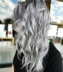 Coloration de cheveux chocolat glacé pour un air vraiment naturel: Le Gris Smoky La Coloration Tendance De La Rentree 2016 Cheveux Gris Couleur Cheveux Couleur De Cheveux D Hiver