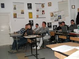 Oferă o scurtă prezentare a instituţiei şi date despre istoric, specializări şi imagini din interior. Dragostea Ne SigurÄ Liceul Teoretic Marin Coman Galati