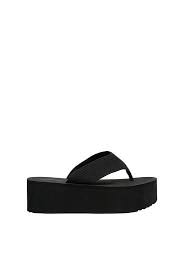 Women eu uk us foot length (cm*) 36 3 / 3.5 5 / 5.5 23 37 4 / 4.5 6 / 6.5 23.6 38 5 7 24.3 39 5.5 / 6 7.5 / 8 25 40 6.5 8.5 25.6 41 7 / 7.5 9 / 9.5 26.3 42 8 / 8.5 10 / 10.5 27 men eu uk us foot length (cm*) 40 6 / 6.5 7 / 7.5 25.5 41 7 / 7.5 8 / 8.5 26.3 42 8 9 27 43 8.5 / 9 9.5 / 10 27.8 44 10 11 29 45 10.5 / 11 1 Discover The Women S Shoe Collection Pull Bear