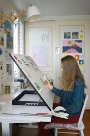 Descubra O Estudio Extravagante De Sydney Illustrator Chloe Jasmine Harris Criar Chloe Criar De Art Studio Room Art Studio At Home Art Studio Design