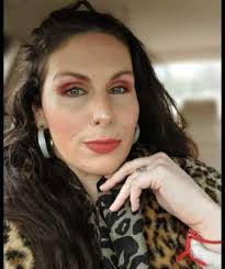 Vivian Dickinson's Instagram, Twitter & Facebook