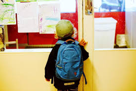 A titre de rappel ou d'information, cette prime a pour but d'aider les familles à financer les dépenses liées à la rentrée des enfants notamment en matière de fournitures, de cartables, de vêtements, de chaussures. L Allocation De Rentree Scolaire Versee Mardi 18 Aout Voici Les Nouveaux Montants Actu