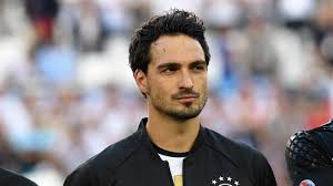 And he certainly looks like he's enjoying himself on the slopes. Hummels Says Yellow Card Rules Spur Foul Play Itv Football