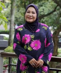 Gossip dari orang dalaman umno ini hangat diperkatakan dimana khabarnya datuk seri reezal merican naina yang merupakan ketua pemuda umno kepala batas telah menambah cawangan ataupun berkahwin tiga dengan pelakon wanita yang dulu popular pada tahun 90an iaitu mas anizan. Pelakon Wanita Terbaik Drama Anugerah Skrin Wikiwand