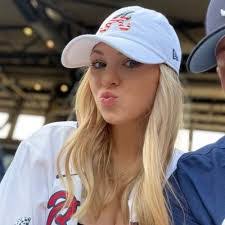 Paige Streeter's Instagram, Twitter & Facebook