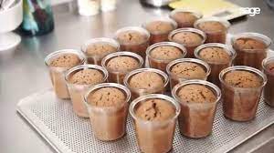 Die beeren eignen sich für tortenfüllungen, zum backen, als beigabe zu desserts, grießbrei uvm. Kuchen Im Glas Das Original Stellt Sich Vor Youtube
