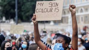 Pembedaan tersebut biasanya didasarkan pada agama, etnis, suku, dan ras. Cegah Diskriminasi Oregon Izinkan Warga Bukan Kulit Putih Tak Pakai Masker