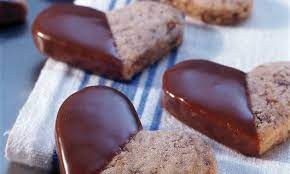 biscuits coeurs stracciatella pate travailler le beurre en pommade jusqu a la formation de guetzli rezepte weihnachten kekse backen platzchen backen rezepte