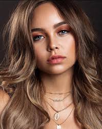 Veronica Sams's Instagram, Twitter & Facebook