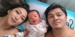 8 Potret Regina Saschia, Istri Roy Jordi 'Suliwa' yang Hot Banget