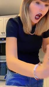 Ashley Doble's Instagram, Twitter & Facebook